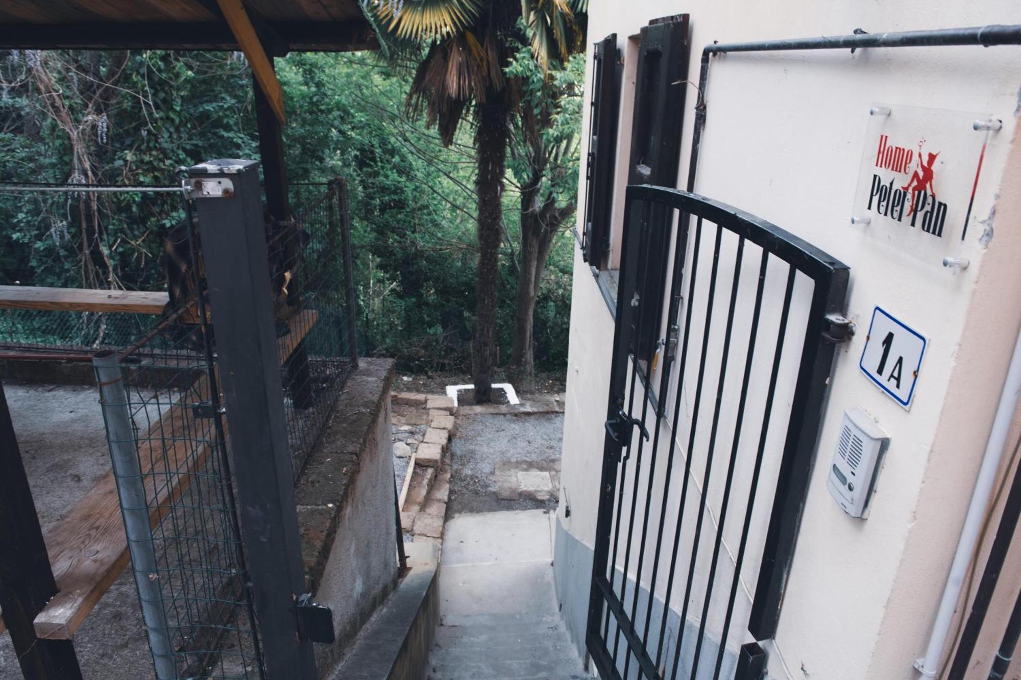 Home Peterpan, B&B Direttamente Sulla Piazza Casal Fiumanese Ngoại thất bức ảnh